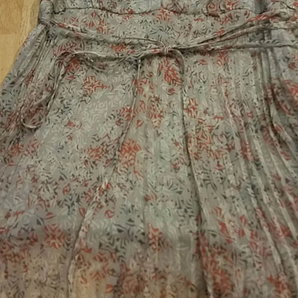 Elie Tahari silk pleated ruffle v-neck floral camisole Small - Picture 3 of 9